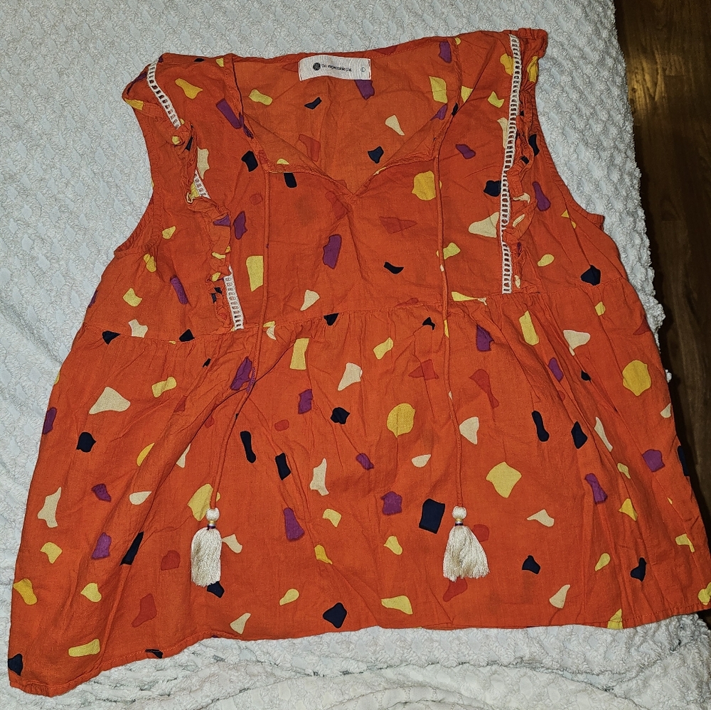 The Impeccable Pig size Large Sleeveleas blouse